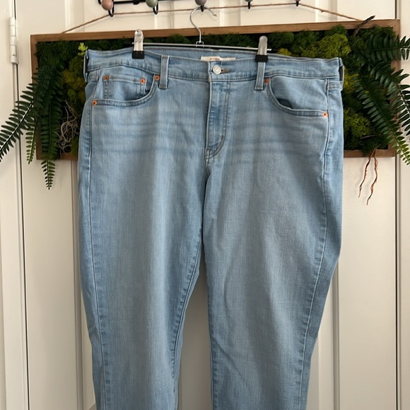 Levi Boyfriend Hypersoft Jeans - Picture 2 of 5